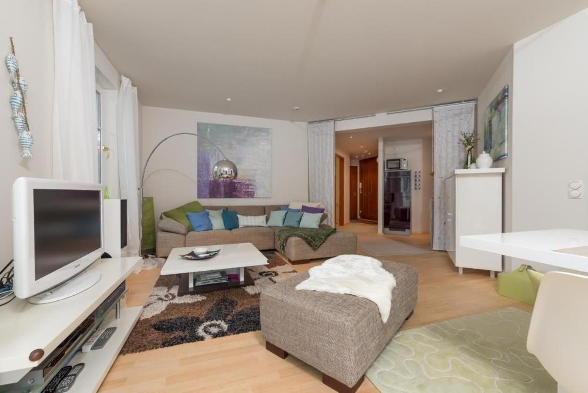 Christiane App_ 3 Apartment *